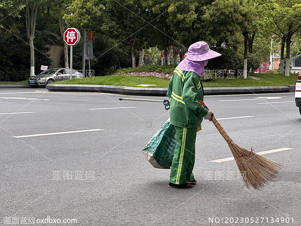 1环卫女工扫街清洁工扫大街清洁女工人清扫工摄影素材编号_NO20230527134901.jpg