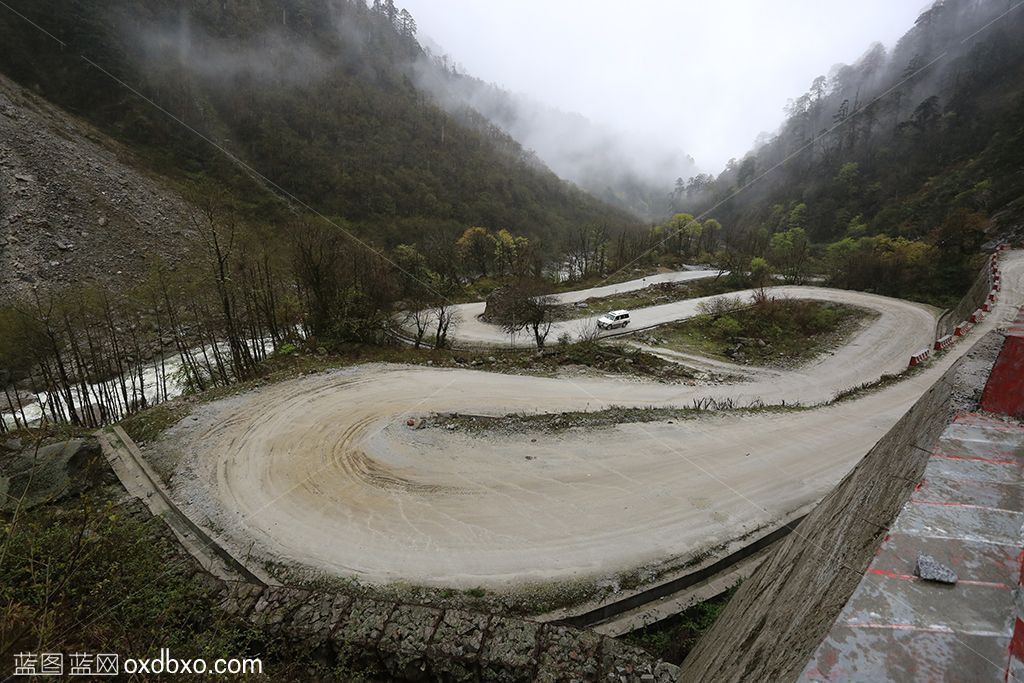 西藏盘山路-sheying.jpg