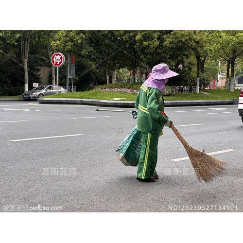 环卫女工扫街清洁工扫大街清洁女工人清扫工摄影素材编号_NO20230527134901