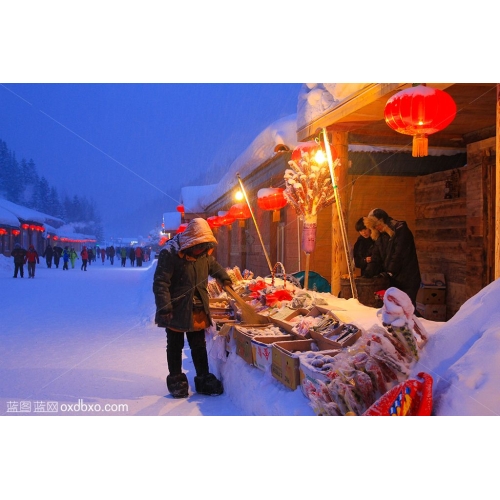 雪乡 夜市 摆摊 卖货 买货 夜空 红灯笼 夜空 雪地 商贩 摄影 图片