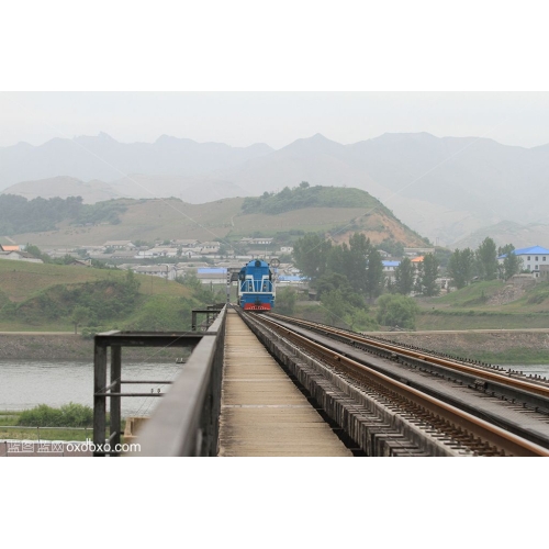 火车头 吉林省集安中朝边界 火车站 吉林风情 风光 风景 远山 列车 火车 商业摄影 商用素材