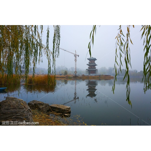 山西晋祠木塔蓝天湖水垂柳