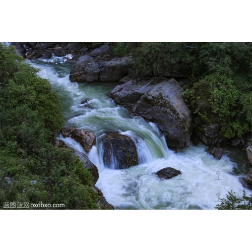 西藏樟木口岸波曲河小溪流水瀑布